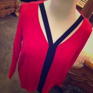 🌸Eloquii Red & Black Top w Unique Neckline Sz 14